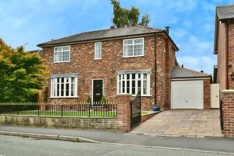 3 Bedroom Detached House for Sale Wilmslow Cheshire