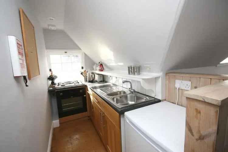2 Bedroom Flat to Rent in Edinburgh's Old Town