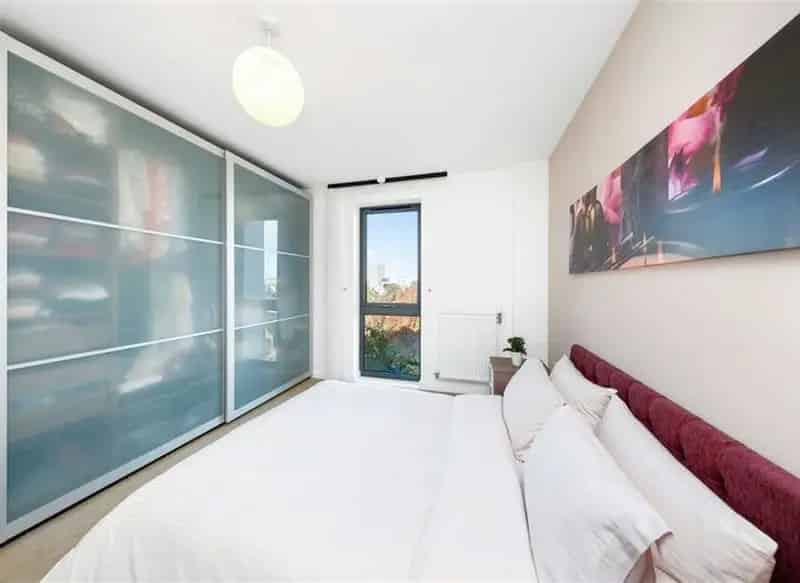 Modern 1-Bed Apartment near Tower Bridge with City Views