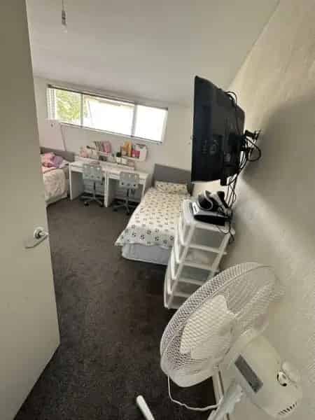 2 Bed House with New Kitchen and Garden