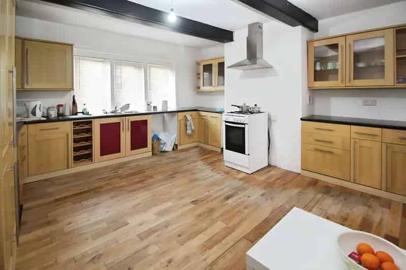 3 Bedroom Mid Terrace House for Sale Brighouse HD6