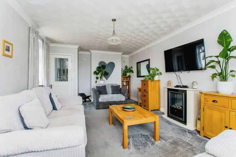 Two Bedroom Bungalow Near Pilgrim Hospital