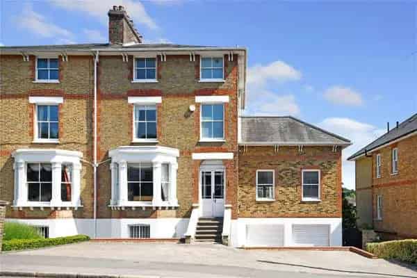 Period Home in Brentwood with 5 Double Bedrooms and Conservatory