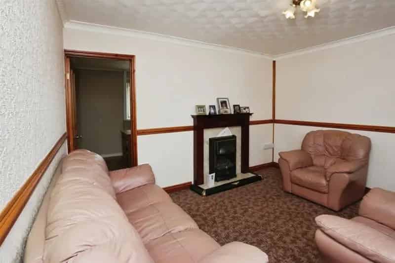 3 Bedroom Terraced House Pontnewydd Modern Kitchen Garden NO CHAIN