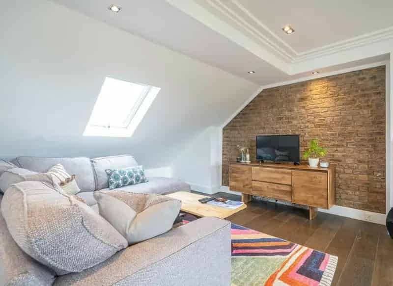 Two Bedroom Apartment in Period House Near West End Lane
