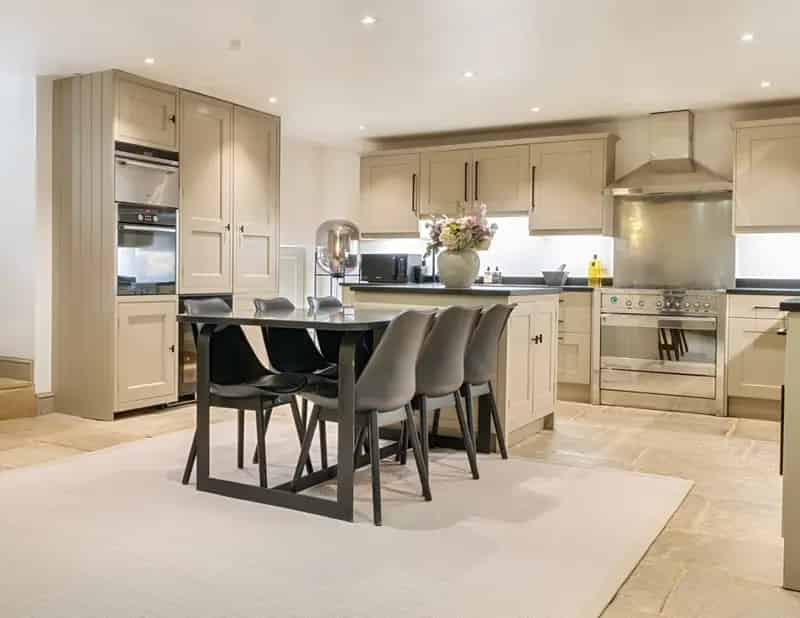 5 Bedroom Grade II Listed House for Sale in Marshfield