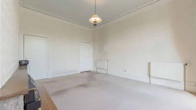 Spacious 2-Bedroom Tenement Flat Near West of Scotland Cricket Club