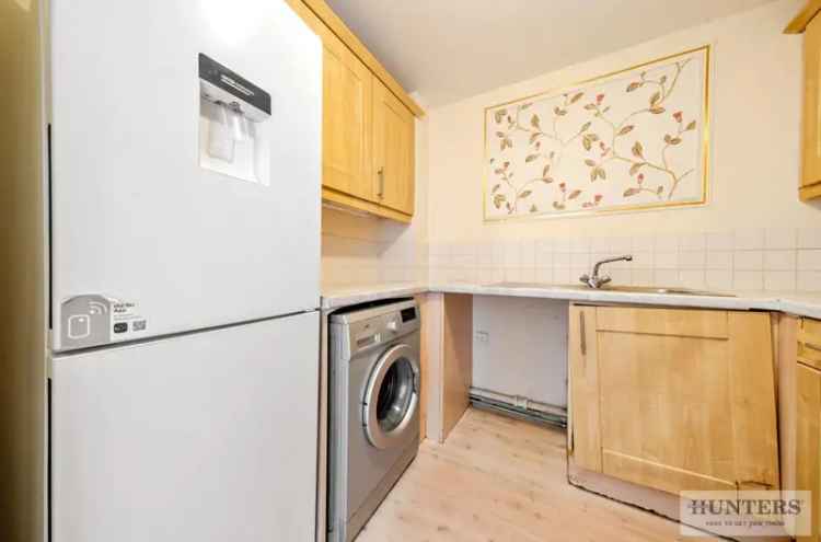 2 Bedroom Flat for Sale - Recently Decorated