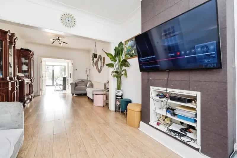 Rainham 3-Bed Semi-Detached House
