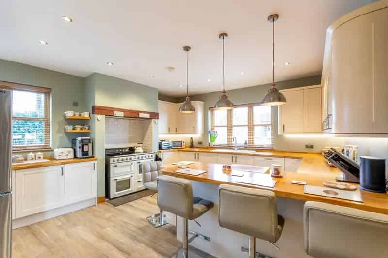 5 Bedroom Family Home with Self Contained Cottage