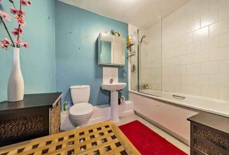 2 bed flat for sale