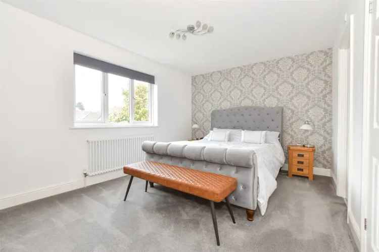 3 Bedroom Detached House For Sale Medham