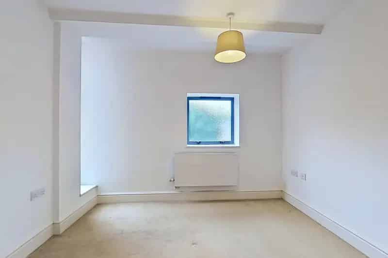 1 Bedroom Apartment for Sale - Convenient Location