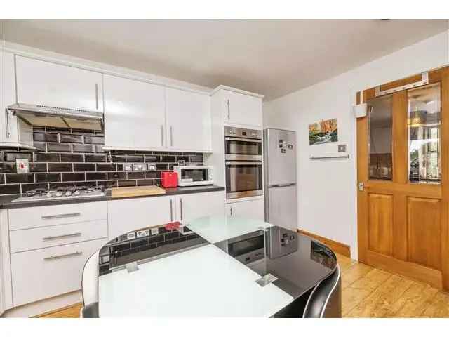 2 bedroom flat  for sale