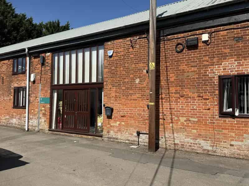 Spacious Converted Farm Building Office Unit Near Stansted Airport