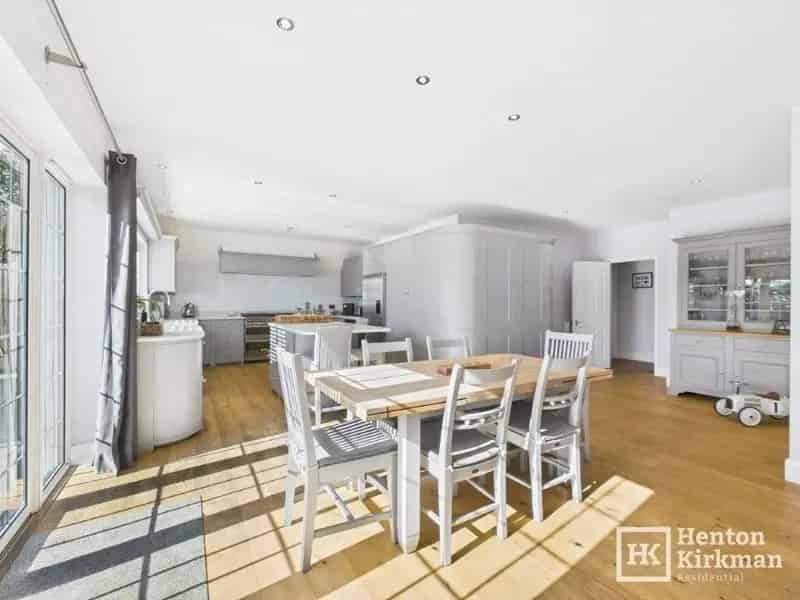 4 Bedroom Detached House Near Shenfield Station