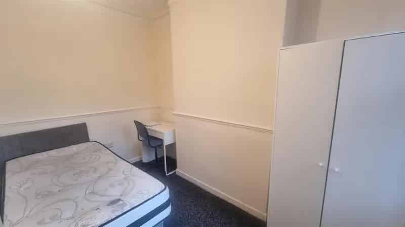 4 Bedroom Terraced House to Rent