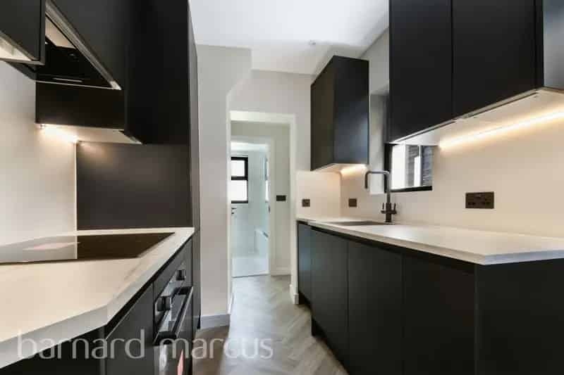 3 Double Bedroom Semi-Detached House Mitcham Road