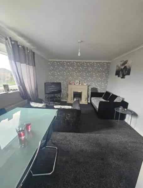 Lovely Spacious 2 Bed Maisonette with Balcony
