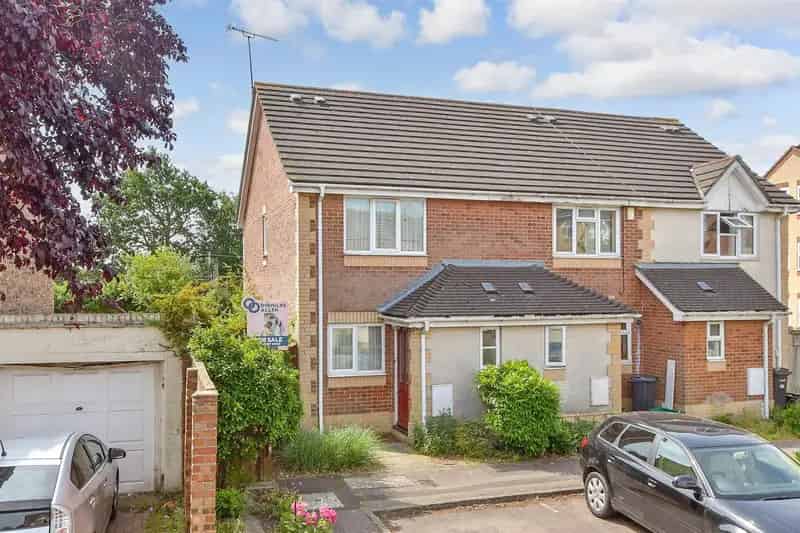2 Bedroom End of Terrace House Near Chadwell Heath Station