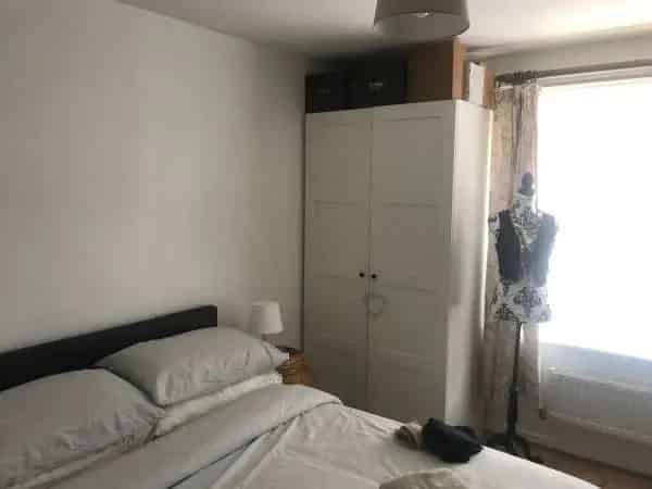 3 Story Flat Near Shops and Town Centre