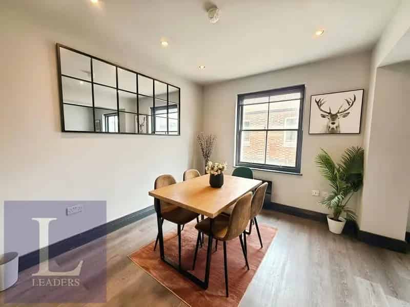 2 Bedroom City Centre Apartment Near Seafront
