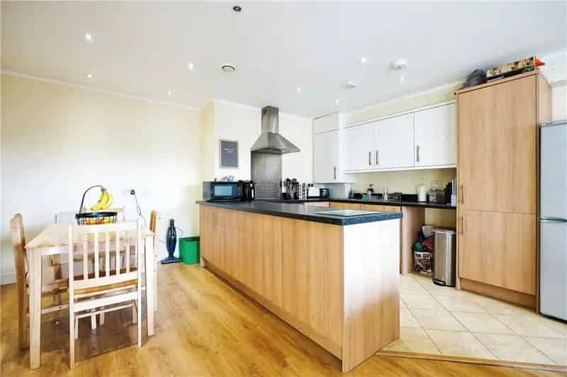 3 Bed Apartment in Cubitt Apartments Wandsworth