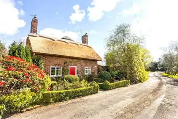 George's Lane Farm: Thatched Cottage with 3000 sq ft, 5 Reception Rooms, 4-5 Bedrooms
