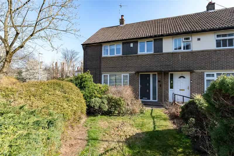3 Bed Semi Detached House Horsforth Near Train Station