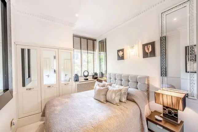 Flat to rent in Frognal, Hampstead, London NW3