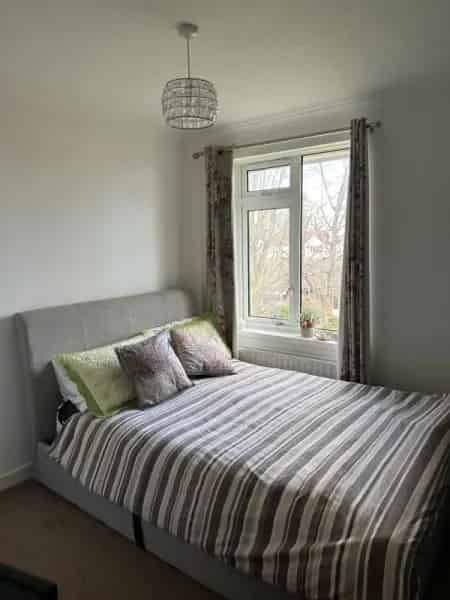 2 Bed Flat Hampton SW London - Close to Transport & Riverside