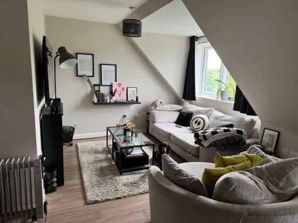1 Bedroom Flat Knights Park Top Floor Large Bedroom Near Shops Schools