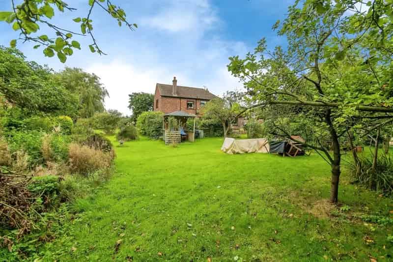 Three Bedroom Detached Family Home with Building Plot in Stickney