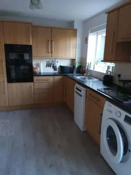 2 Bedroom House with Garden Near Transport Links
