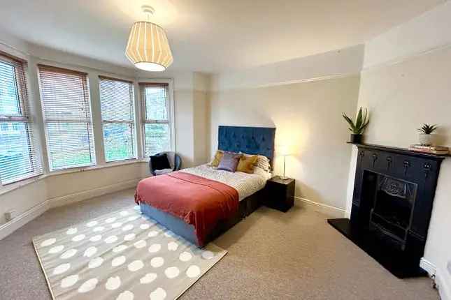 6 Bed House Bristol All Bills Included Weekly Bookings Available