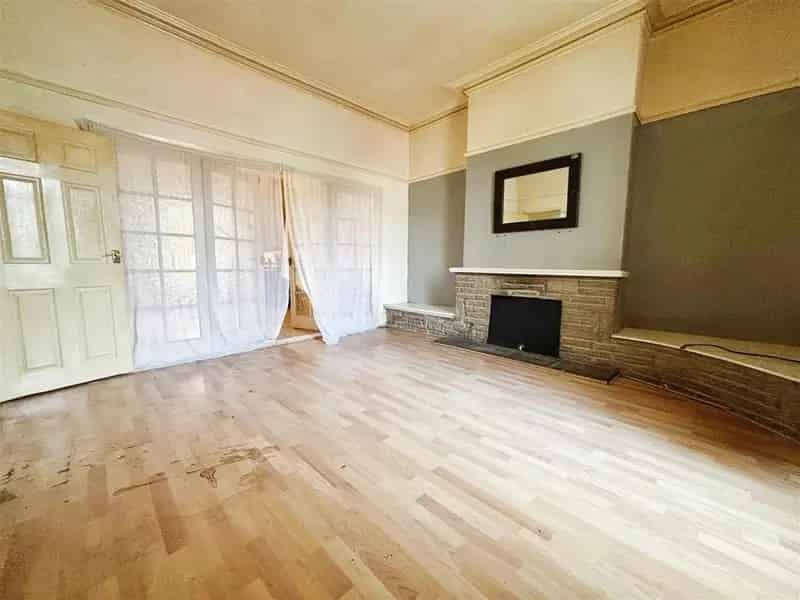 4 Bedroom Terraced House For Sale By Modern Auction