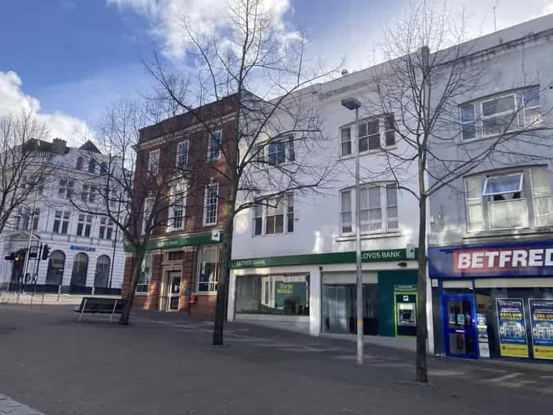 Three-Story Building with Conversion Potential and Lloyds Lease