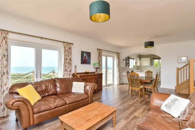 5 Bedroom Semi-Detached House for Sale