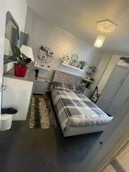 Newly Decorated 1 Bedroom Flat Near Brixton