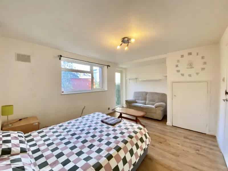 1 Bedroom House For Sale Greenford - No Onward Chain