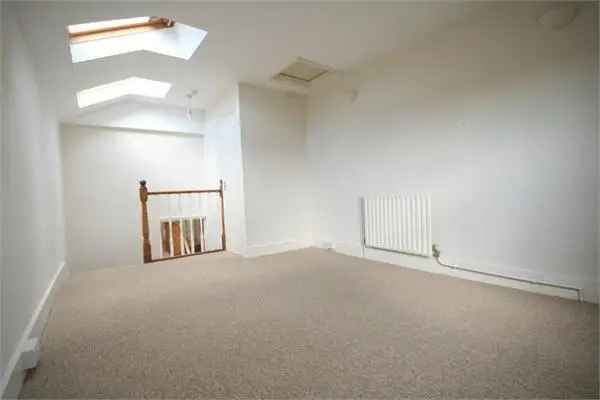 3 bedroom flat for sale