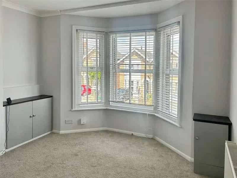 1 Bed Flat for Sale near Cowes Town Centre