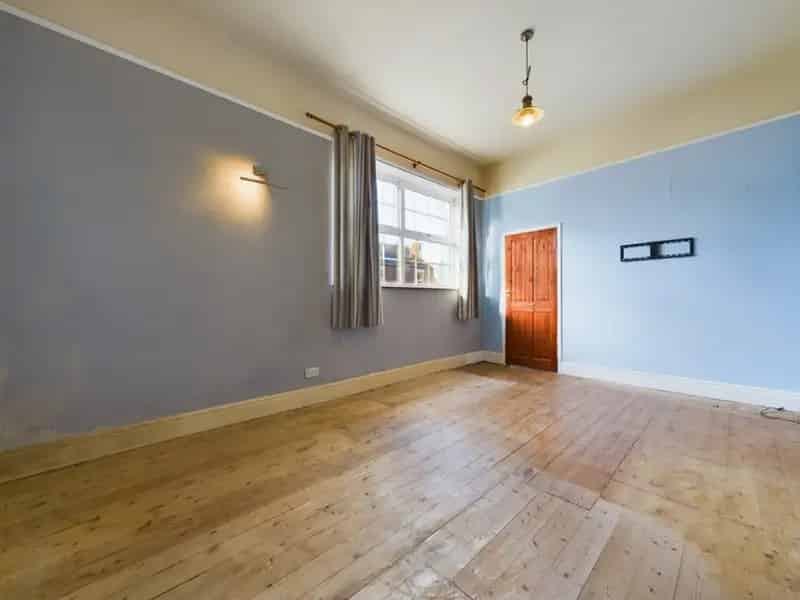 3 Bedroom End Terrace House For Sale