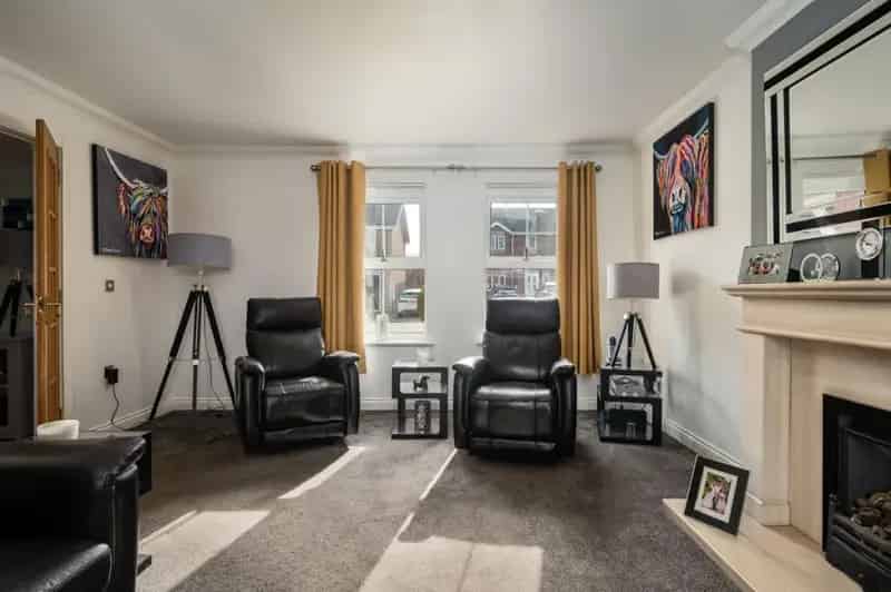 4 Bedroom Detached House for Sale in Drighlington