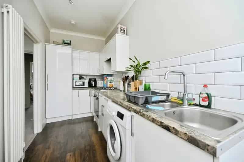Sea View Balcony Flat Near Brighton Beach Modern Kitchen Home Office