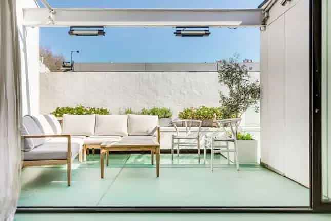 Stylish 3-Floor House with Roof Terrace in London