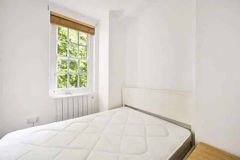 2 bed flat for sale
