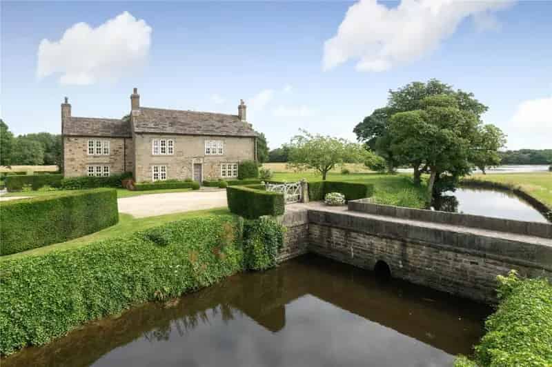 16th Century Moated House with Lake and Gardens
