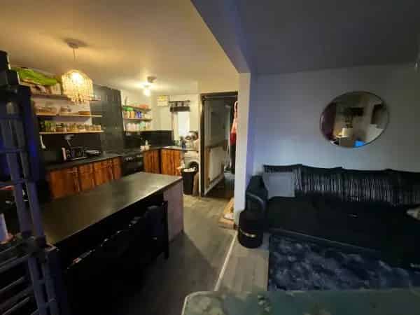 4 Bed Townhouse with Large Garden and Parking