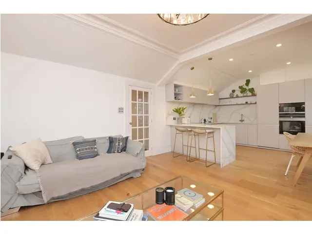 2 Bedroom Flat for Sale in Victorian House